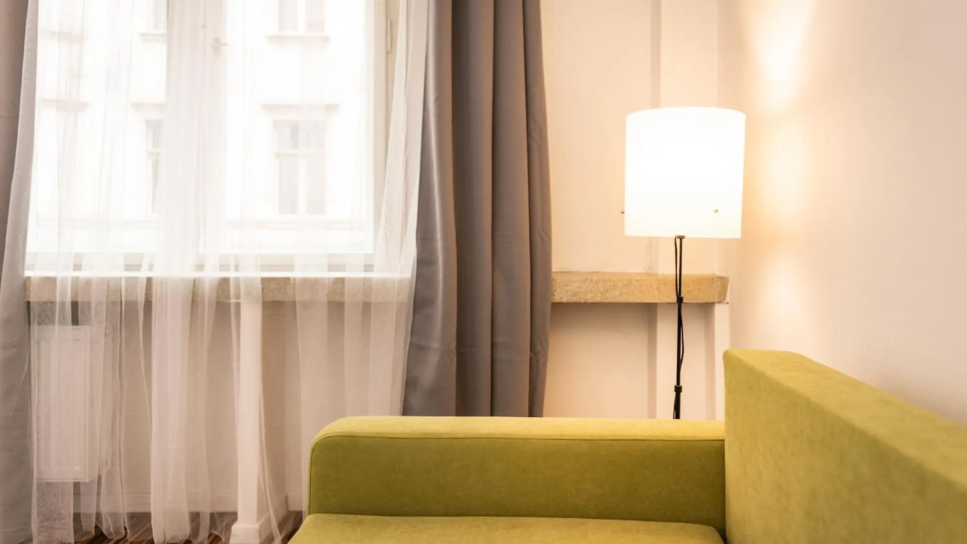 Επικοινωνία με το Na Zborenci Design Apartments